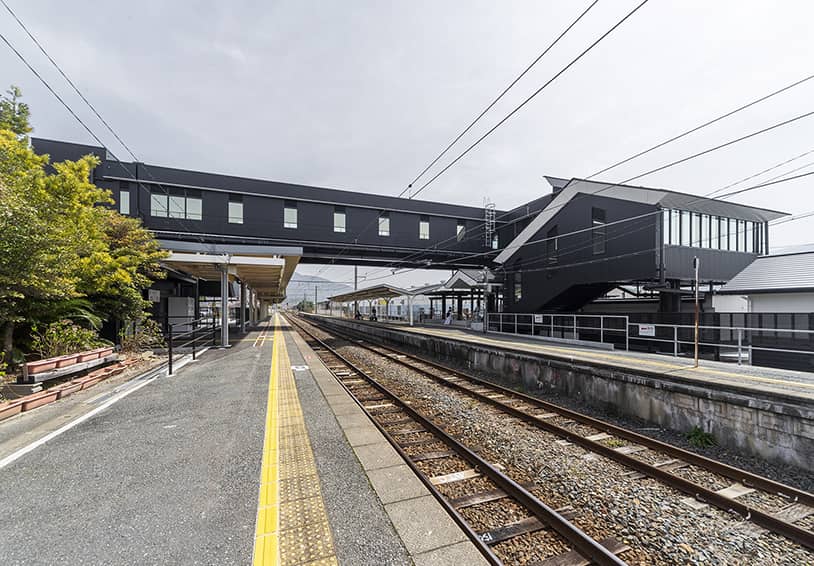 浜崎駅　駅舎・自由通路