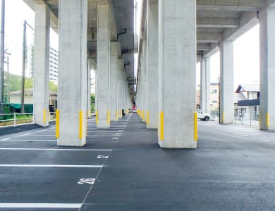 高架下駐車場