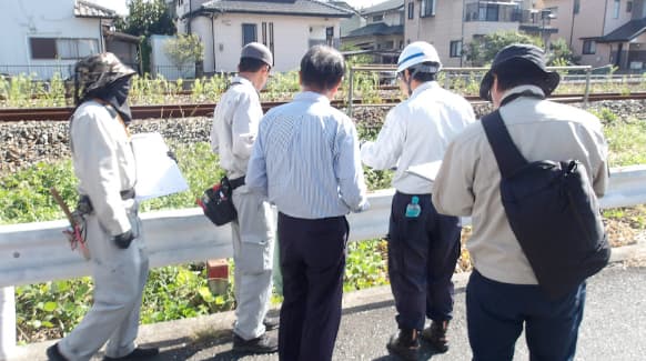 地籍調査による現場での立会