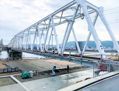 肥薩おれんじ鉄道　川内川橋りょう（鹿児島県薩摩川内市）