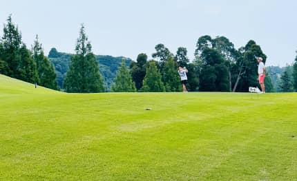 建築の視察をしたり車で遠出をしたりしています。特に最近はゴルフにはまっていて、コースを回ったりして発散しています。