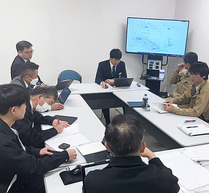 チームワークで困難を乗り越えていく。